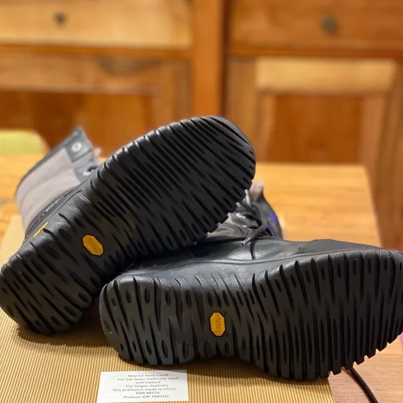 UGG boots - Picture 8 of 16